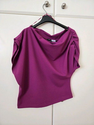 Raccar blouse new in magenta color, size medium/large