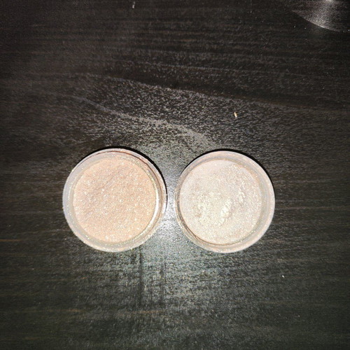 Makeup Geek pigment New Year's Eve shade like new, light beige with glitter