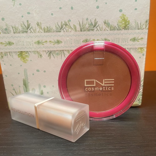 Makeup Revolution Lip Allure Soft Satin Lipstick with gift