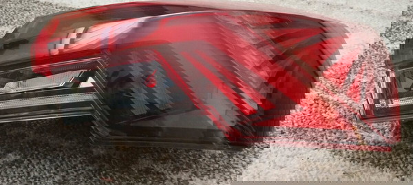 πίσω δεξί φανάρι skoda octavia μοντέλο 2020