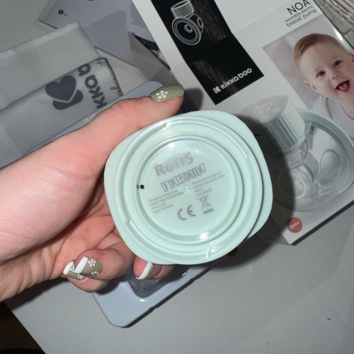 Kikkaboo electric wireless breast pump like new with 48 storage bags