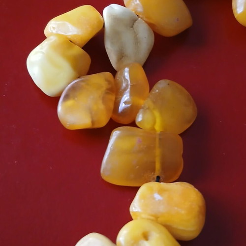 Necklace with natural amber, 42 cm length, like new