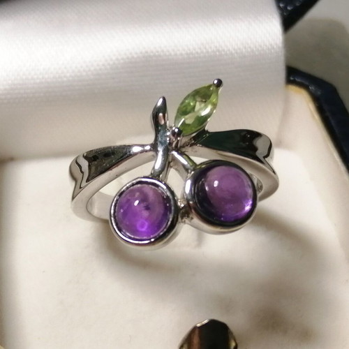 Silver 925 ring with amethysts and peridot, size 55, new