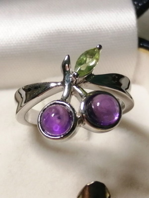 Silver 925 ring with amethysts and peridot, size 55, new