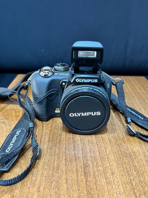 Olympus SP-560UZ camera like new