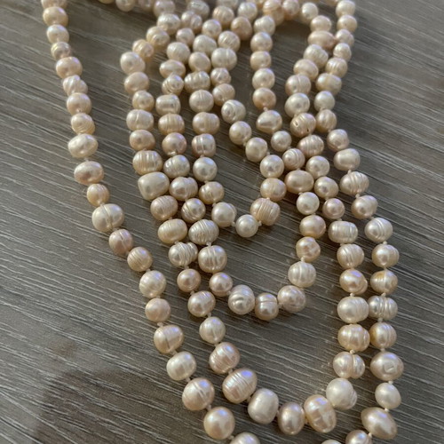 Long pearl necklace, 1.4 meters