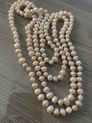Long pearl necklace, 1.4 meters