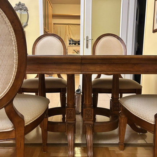 Dining set with 6 chairs like new, solid wood and fabric upholstery