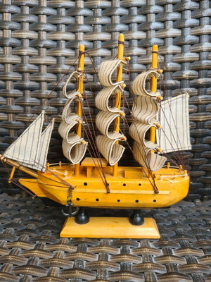 Collectible handmade decorative ship like new, antique