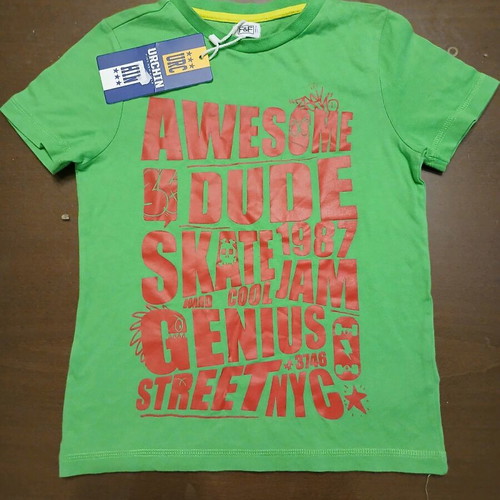T shirt for boys 6 years new with tag red and green