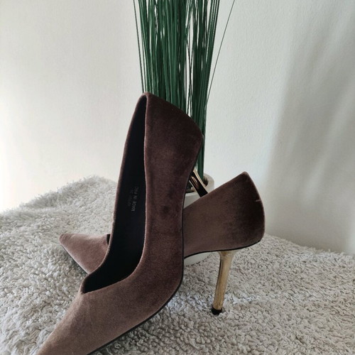 Velvet mocha pumps new with gold heel size 38