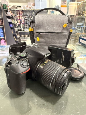 Nikon D5600 kit 18-55 DX VR σαν καινούργιο