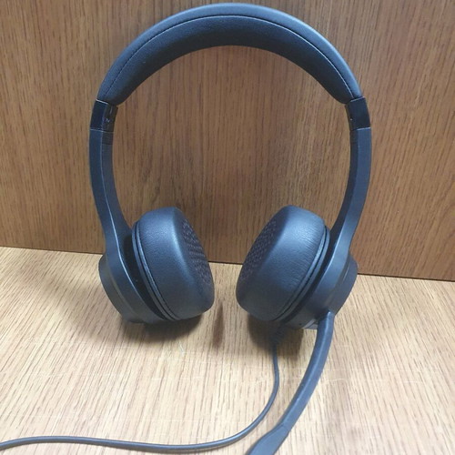 Creative Chat USB On Ear multimedia headphones with microphone, like new