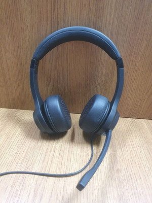 Creative Chat USB On Ear multimedia headphones with microphone, like new