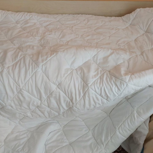 Lightweight quilt for bed new, 200x190 cm, white