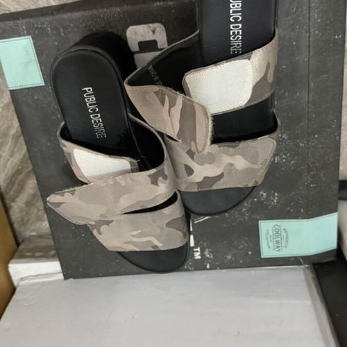 Public Desire women's slippers with camouflage design and 6 cm heel like new