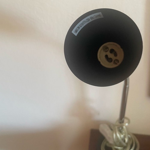 Desk lamp like new with adjustable neck