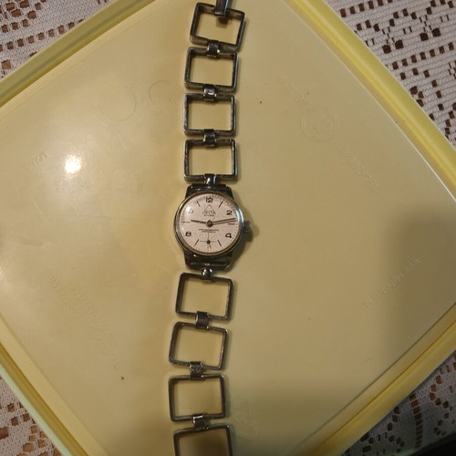 Delta Antichoc vintage mechanical hand-wind watch, women's
