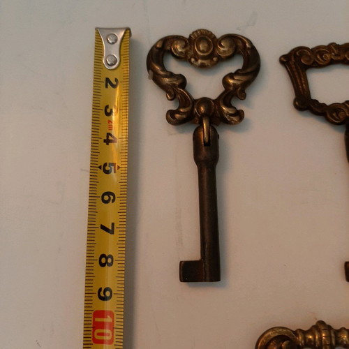 Vintage brass furniture knobs and keys like new