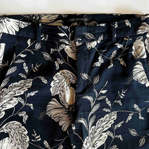 Zara Capri Pants like new, blue with red and cream patterns