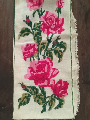 Vintage cross stitch picture of roses, like new, 18×38 cm