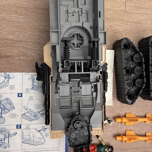 GI Joe Raider vintage vehicle with 3 figures