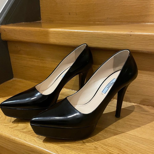 Prada black leather high platform pumps like new