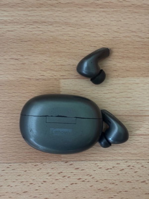 Lenovo earbuds used with minor defect