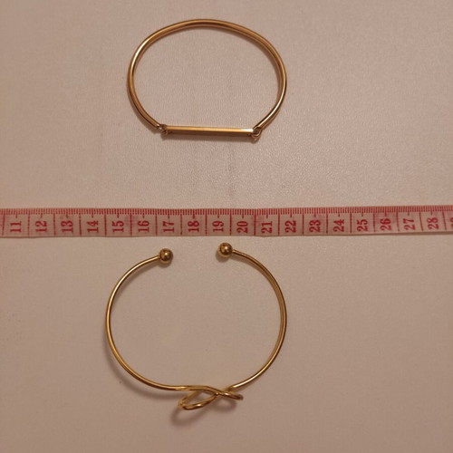 Stainless steel bracelets like new, pack of 4 with gift ring gold-colored
