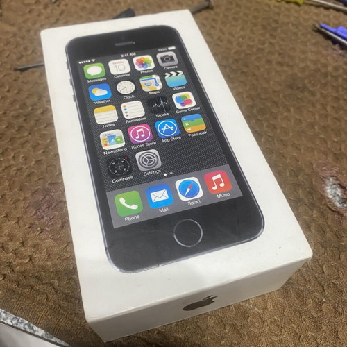iPhone 5s and 2 more 5s for spare parts with boxes