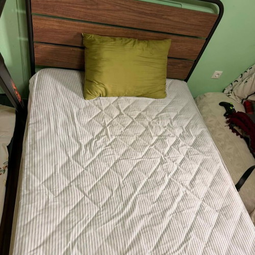 Bed with mattress like new