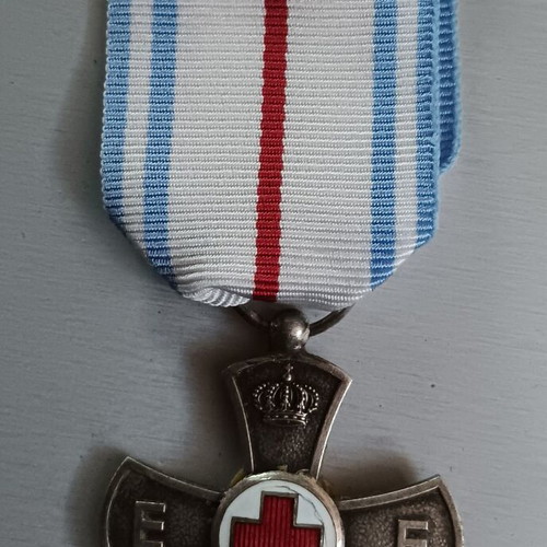Red Cross Medal like new