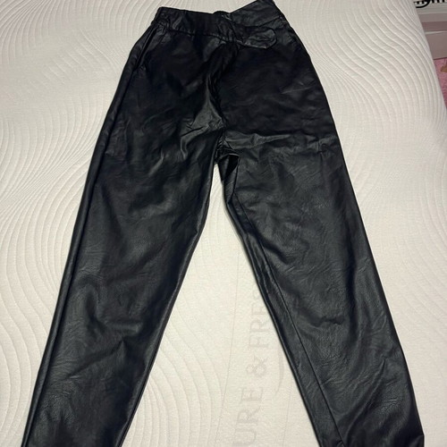 Lynne black pants size S like new with inner lining