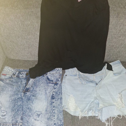 Set of 2 denim shorts and 1 black blouse
