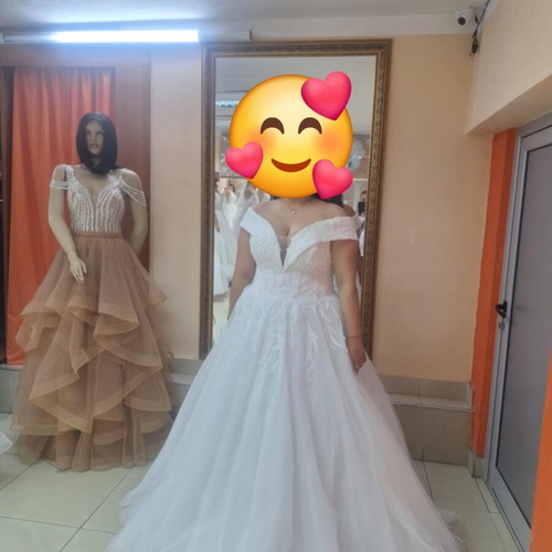 Wedding dress like new, size 54, with veil and bust padding