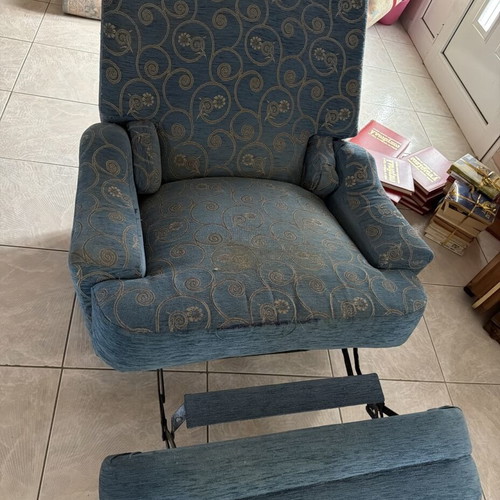 Recliner armchair with footrest