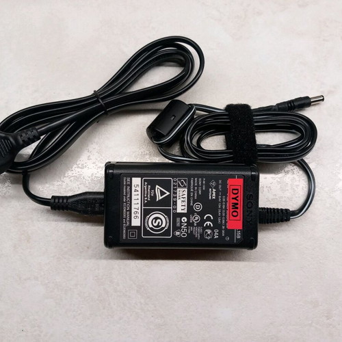 Dymo 210D label maker like new with power adapter and Greek support