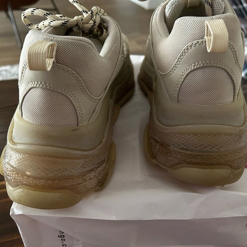 Balenciaga shoes Triple S Clear Sole sneaker like new, off white and beige