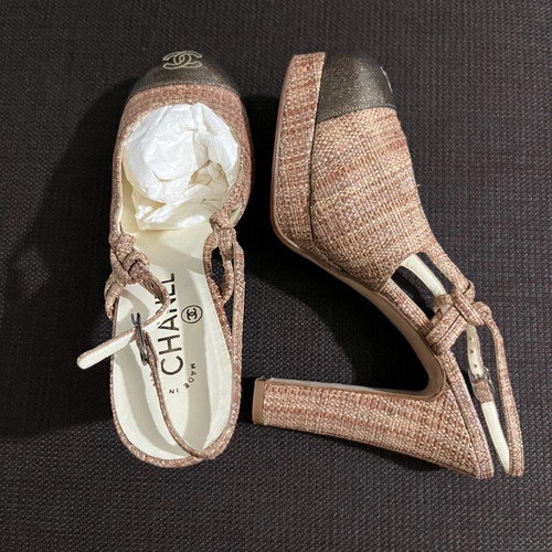 Chanel Raffia Patent Cap Toe CC Slingback Pumps size 38.5 like new