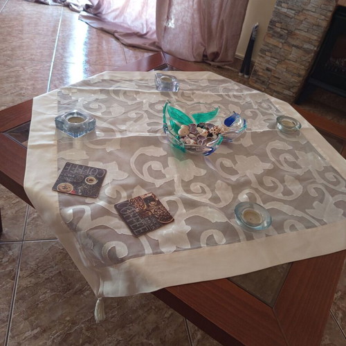 Living room furniture set like new with dining table