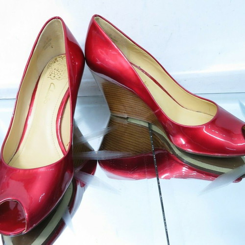 Clarks red patent leather peeptoe shoes used, wooden platform No 37
