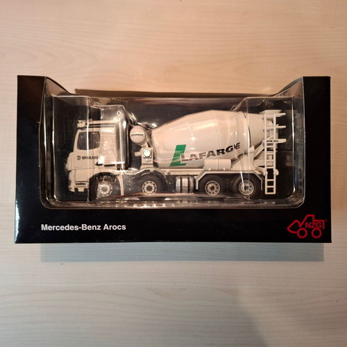 Collectible Mercedes-Benz Arocs 8x4 Concrete Mixer 1:50 new