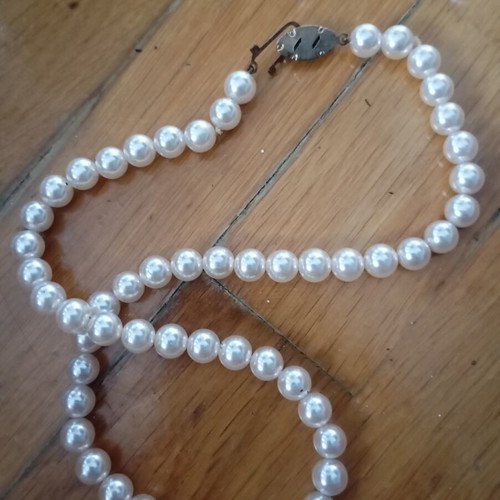 Fo pearl necklace, single strand, vintage style