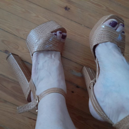Freedom Delux Collection Croco Sandals size 37 like new, brown