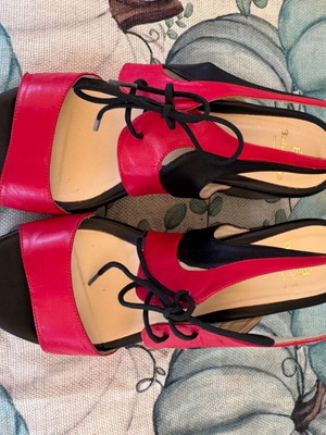 Vavoulas leather platform sandals like new, black and red