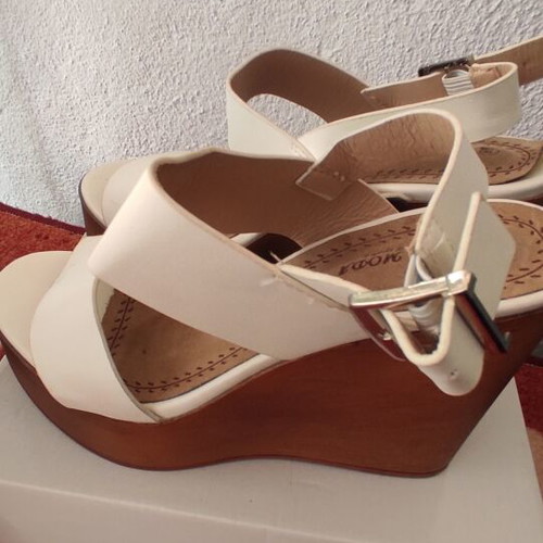 Alta Moda white platform sandals like new, size 38