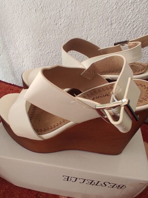 Alta Moda white platform sandals like new, size 38