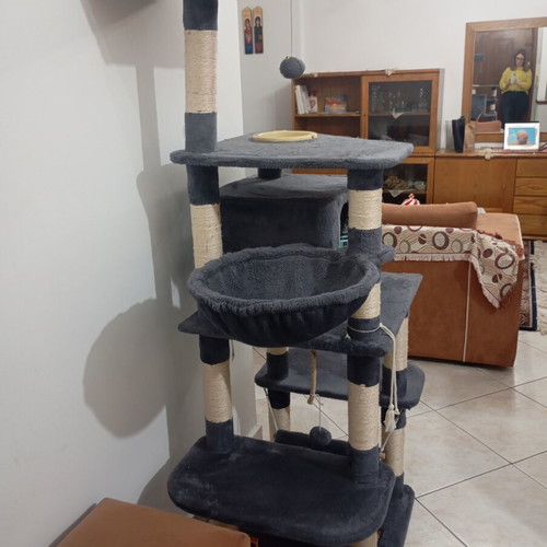 Large Cat Tree scratching post like new