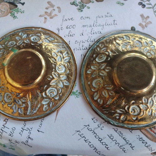 Decorative brass plates used with flower design