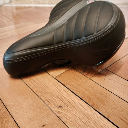 Bicycle saddles used and new, narrow Ideal and wide